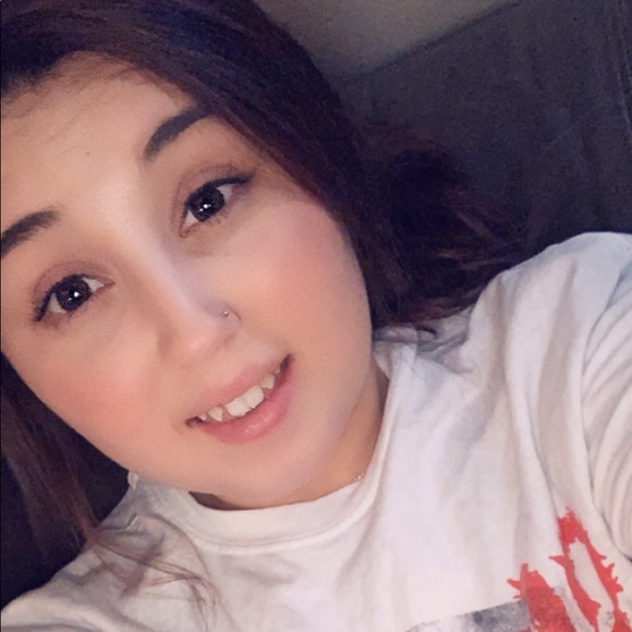 Meet your Posher, Alyssa - Picture 1 of 1